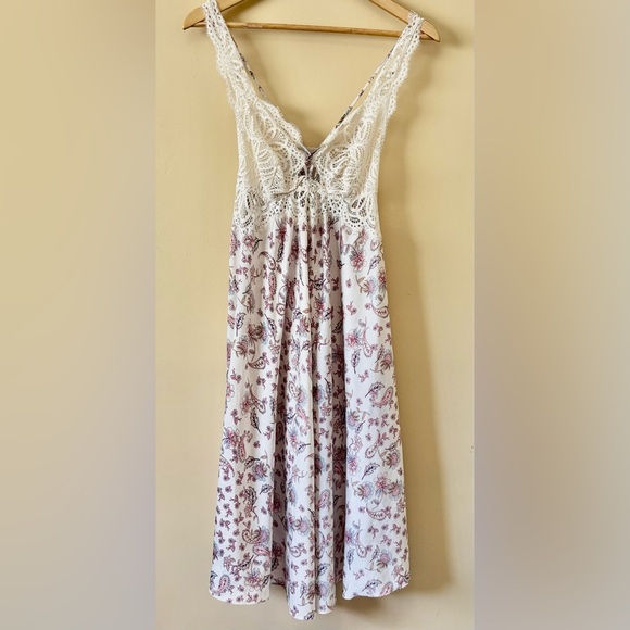Victoria's Secret| Beautiful Cream Lace Satin Paisley Midi Chemise Negligee Sz S - Picture 1 of 8